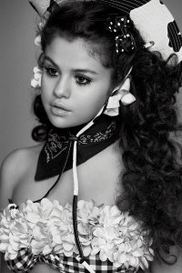 Selena Gomez Topless 07.jpg