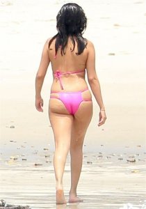 Selena Gomez in Bikini 09.jpg
