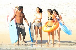 Selena-Gomez-Bikini-12.jpg