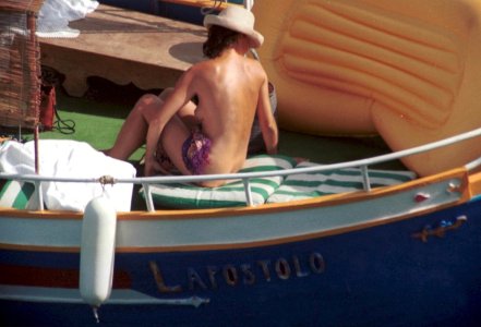 images-carole-bouquet-nue-dans-yacht-topless-sein-softcore-fesse-23258-d93d7.jpg