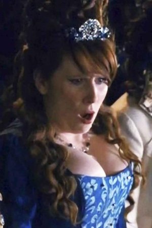 catherine-tates-terrific-cleavage-v0-95jg01mf64oa1.jpg
