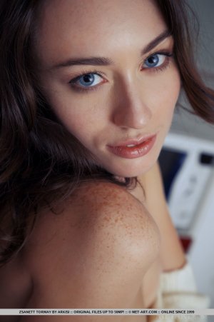 zsanett-tormay-chlora-04 thefappeningblog.exploitedcollegegirlsporn.com.jpg
