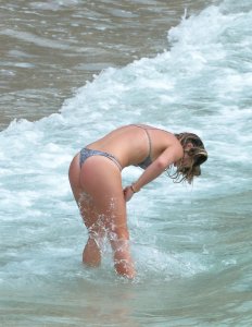 Serinda-Swan-Bikini-8.jpg