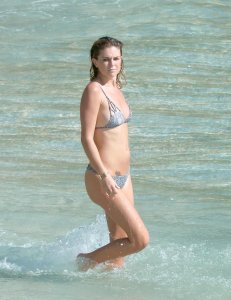 Serinda-Swan-Bikini-20.jpg