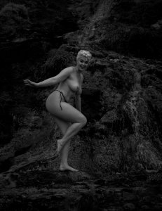 stefania-ferrario-rocky-beach-9.jpg